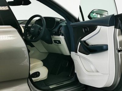 صورة 7 لـ 2024 Aston Martin DBX