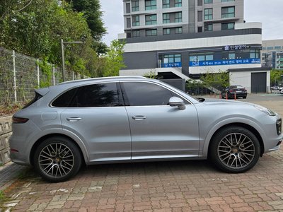 صورة 4 لـ 2022 Porsche CAYENNE