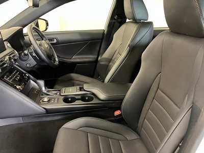 2025 Lexus IS — миниатюра 15