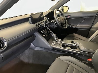 2025 Lexus IS — миниатюра 14