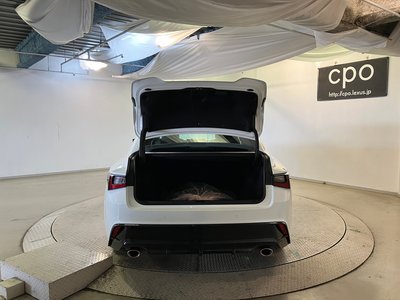 2025 Lexus IS — миниатюра 11