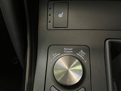 2025 Lexus IS — миниатюра 19