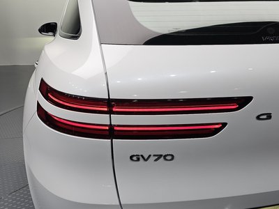 صورة 10 لـ 2023 Genesis GV70