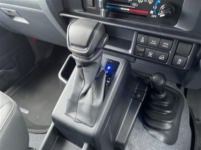 TOYOTA LAND CRUISER 70 - 8