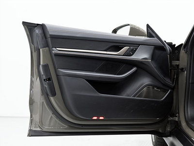 صورة مصغرة 16 لـ 2025 Porsche TAYCAN