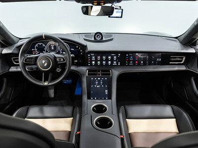 صورة 4 لـ 2025 Porsche TAYCAN