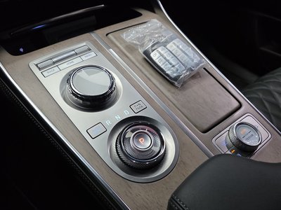 صورة 9 لـ 2023 Genesis GV80