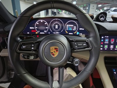2022 Porsche TAYCAN — фото 9