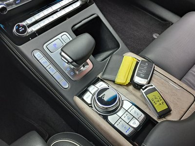 2021 Genesis G90 — миниатюра 12
