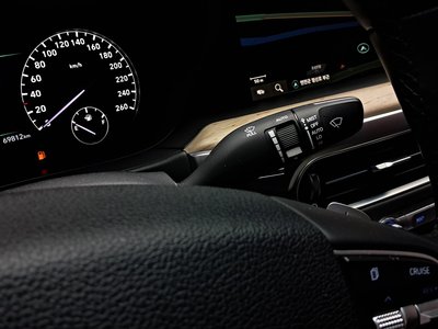 2021 Genesis G90 — миниатюра 33