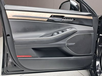 2021 Genesis G90 — миниатюра 14