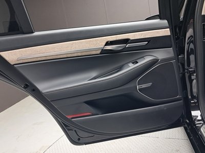 2021 Genesis G90 — миниатюра 15