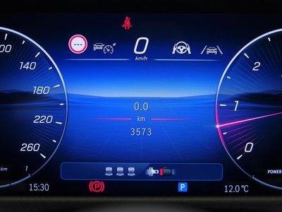 MERCEDES-BENZ E-CLASS - 8