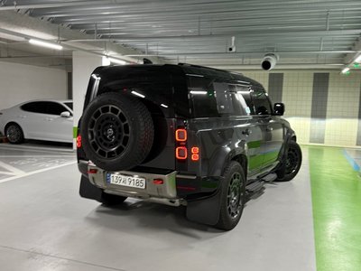 LAND ROVER DEFENDER - 9