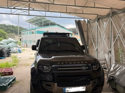 LAND ROVER DEFENDER - 4