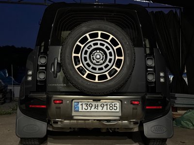 LAND ROVER DEFENDER - 2