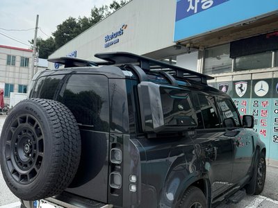 LAND ROVER DEFENDER - 3