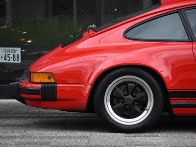 PORSCHE 911 - 8