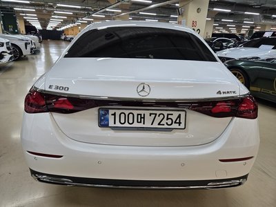 MERCEDES-BENZ E-CLASS - 2