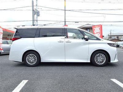 2025 Toyota ALPHARD — фото 6