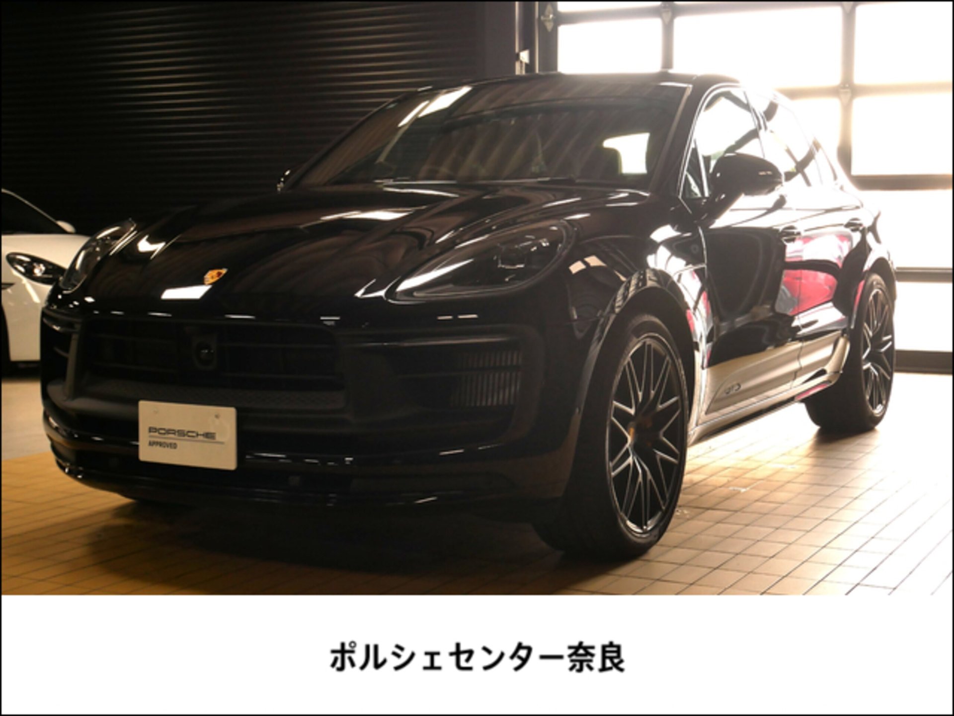 PORSCHE MACAN - View 1
