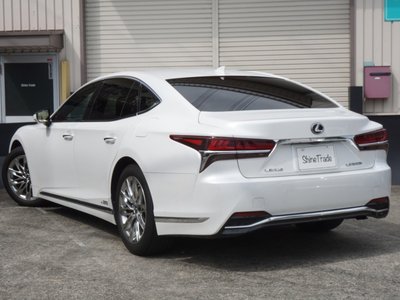 صورة 8 لـ 2020 Lexus LS