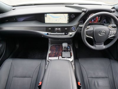 صورة 2 لـ 2020 Lexus LS