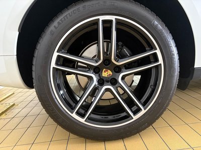 PORSCHE MACAN - 8