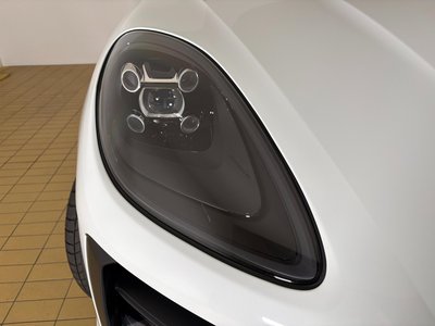 PORSCHE MACAN - 9