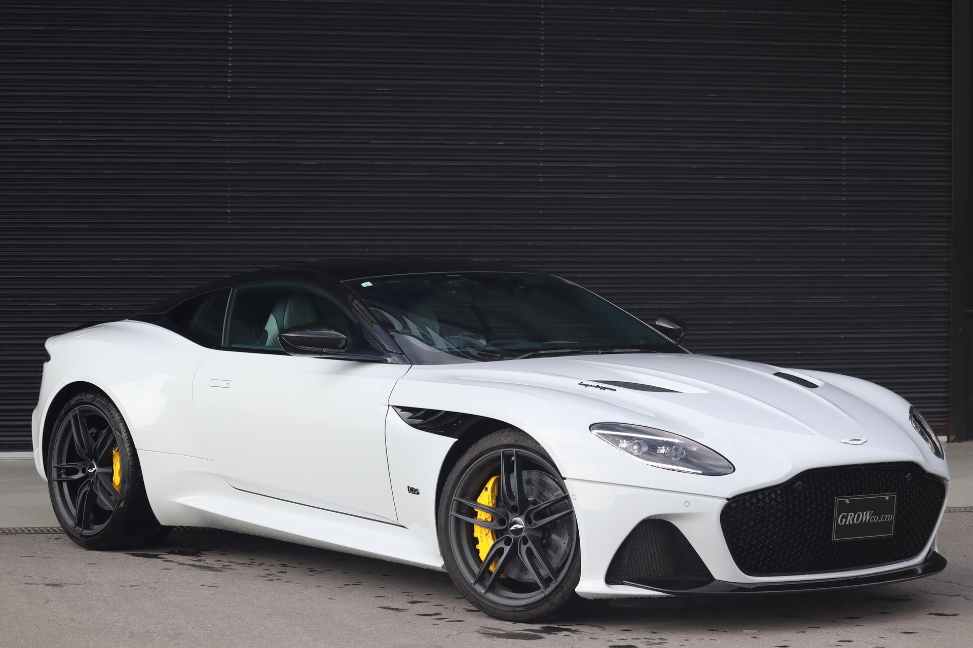 ASTON MARTIN DBS SUPERLEGGERA - View 1