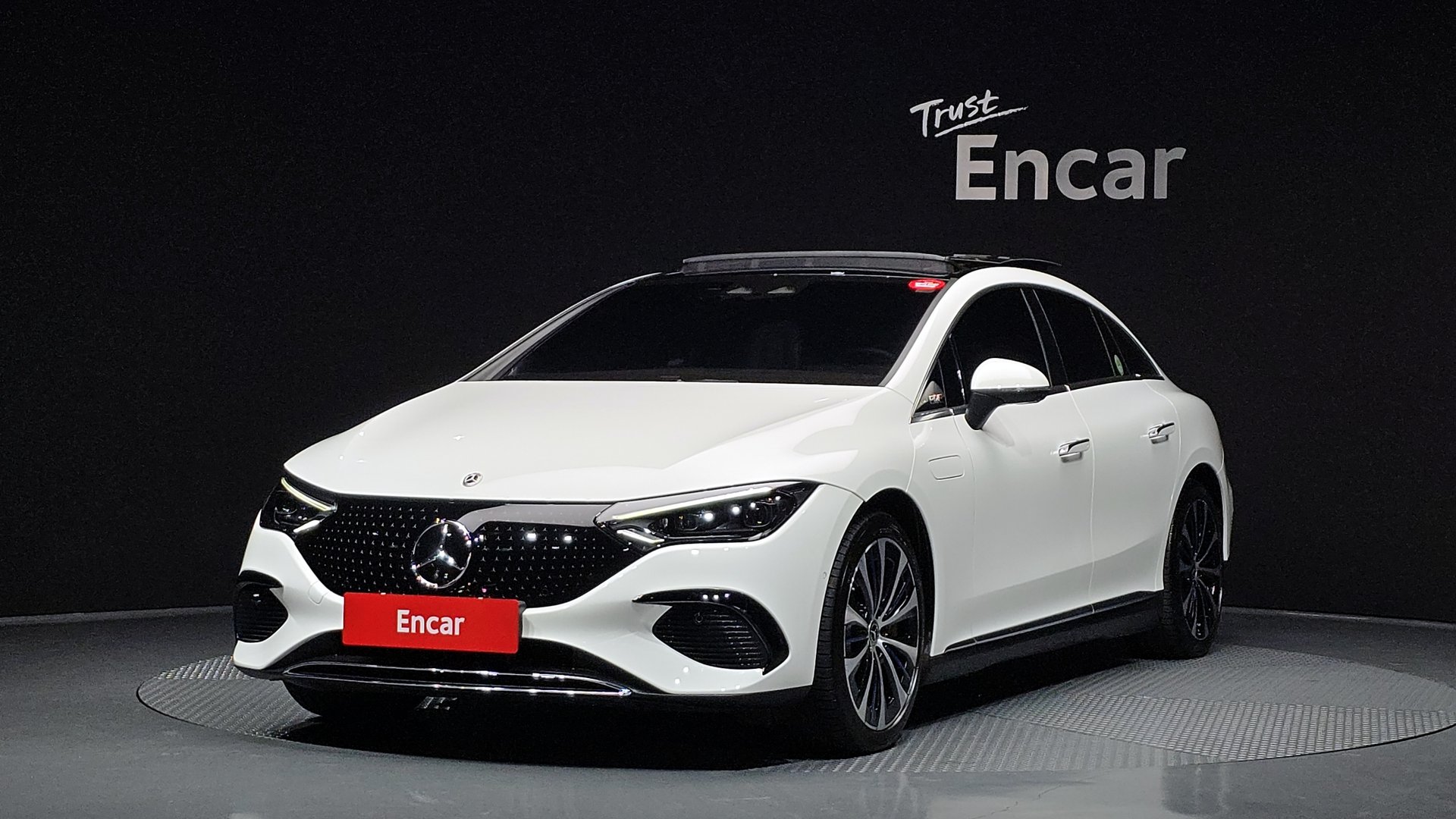 MERCEDES-BENZ EQE - View 1