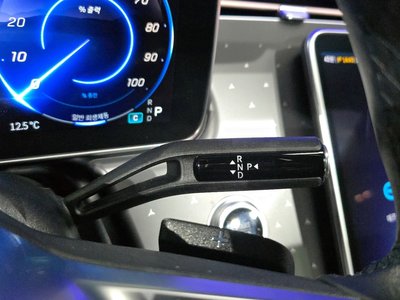 MERCEDES-BENZ EQE - 9