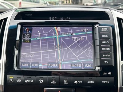 TOYOTA LAND CRUISER 200 - 7
