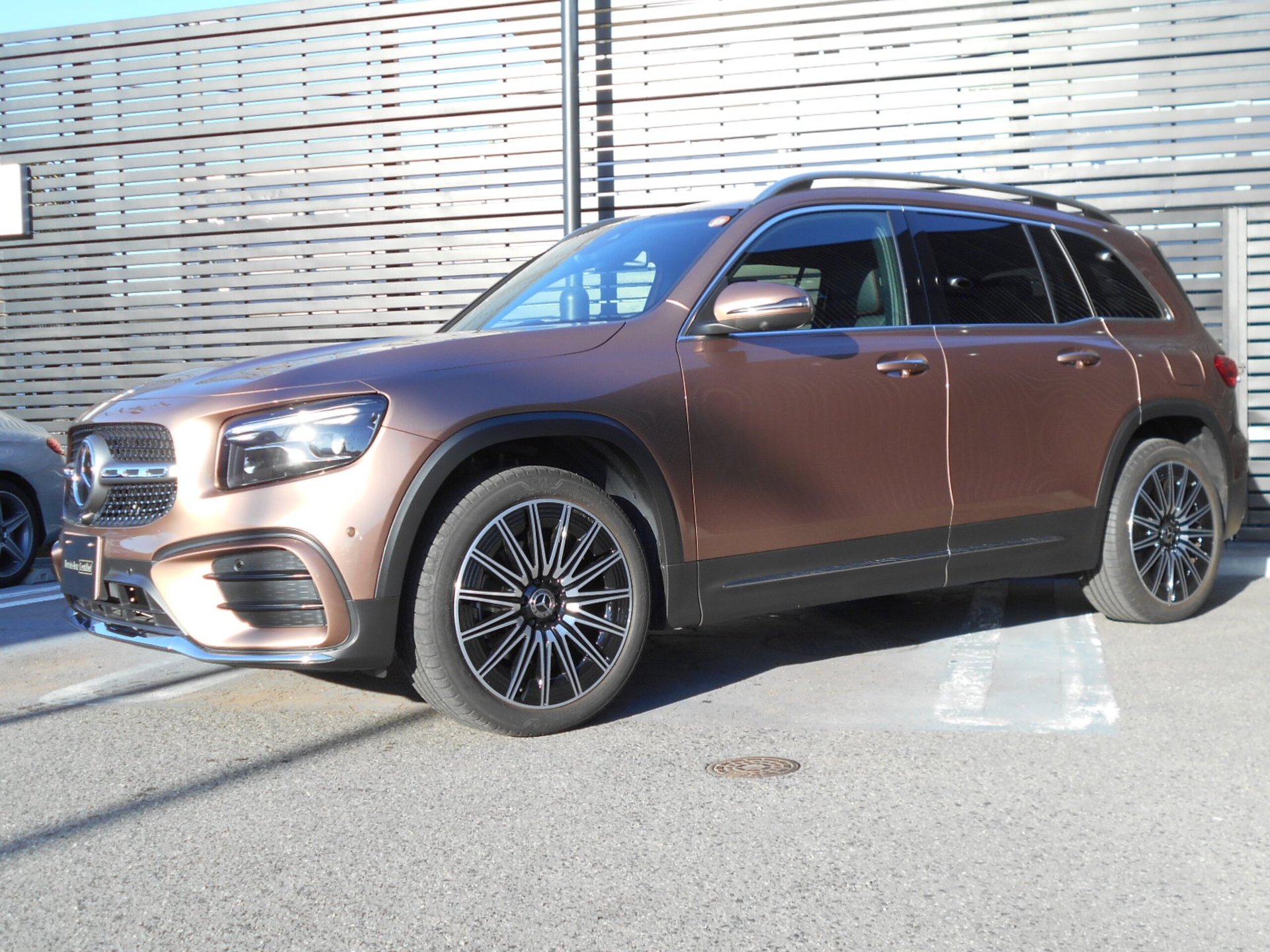 MERCEDES-BENZ GLB - View 1