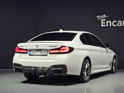 2023 BMW 5 SERIES — фото 4