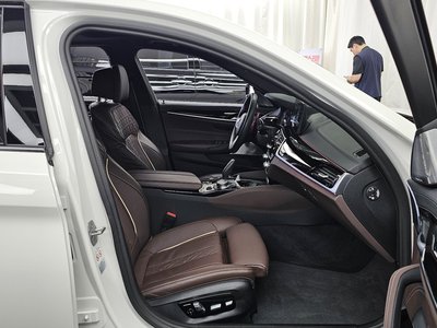 صورة مصغرة 11 لـ 2023 BMW 5 SERIES