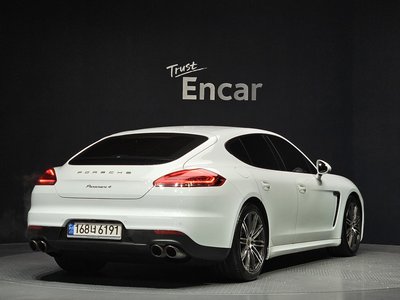 PORSCHE PANAMERA - 3