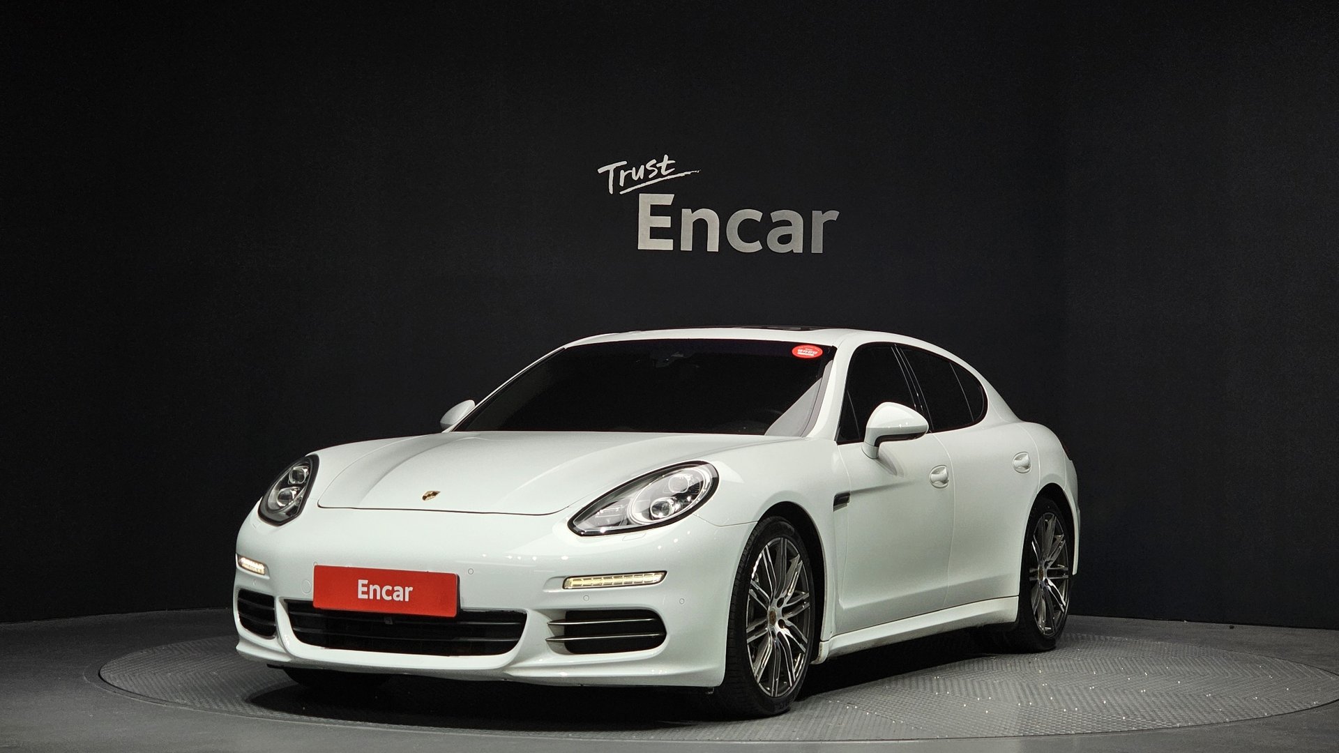 PORSCHE PANAMERA - View 1