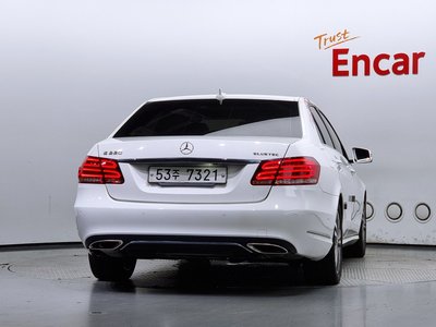 MERCEDES-BENZ E-CLASS - 3