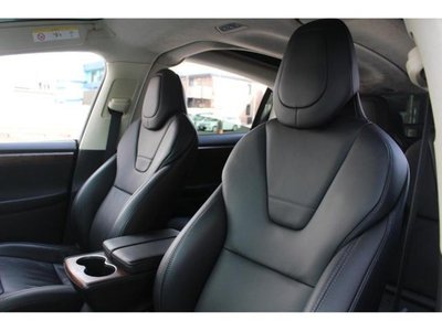 2017 Tesla MODEL X — фото 7