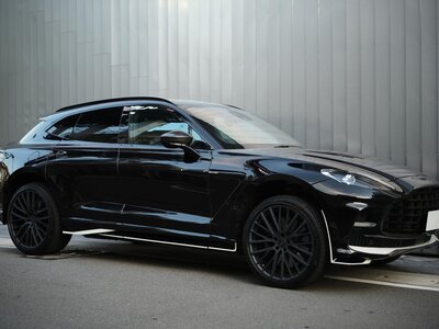 ASTON MARTIN DBX