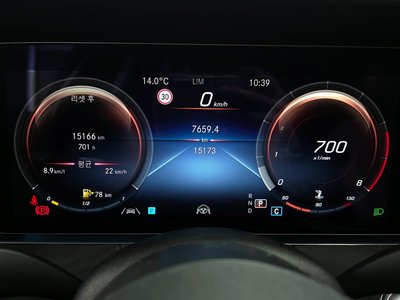 MERCEDES-BENZ E-CLASS - 8
