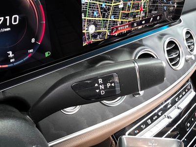 MERCEDES-BENZ E-CLASS - 9