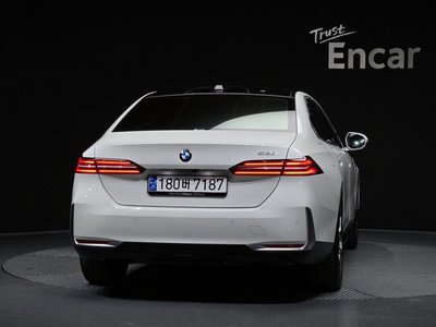 BMW 5 SERIES - 4