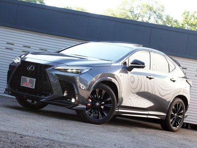 2023 Lexus NX photo 3