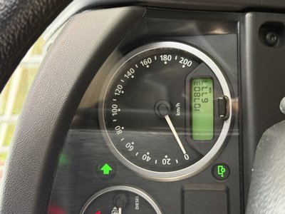 LAND ROVER DEFENDER - 8