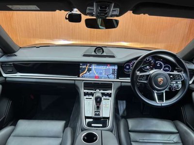 PORSCHE PANAMERA - 4