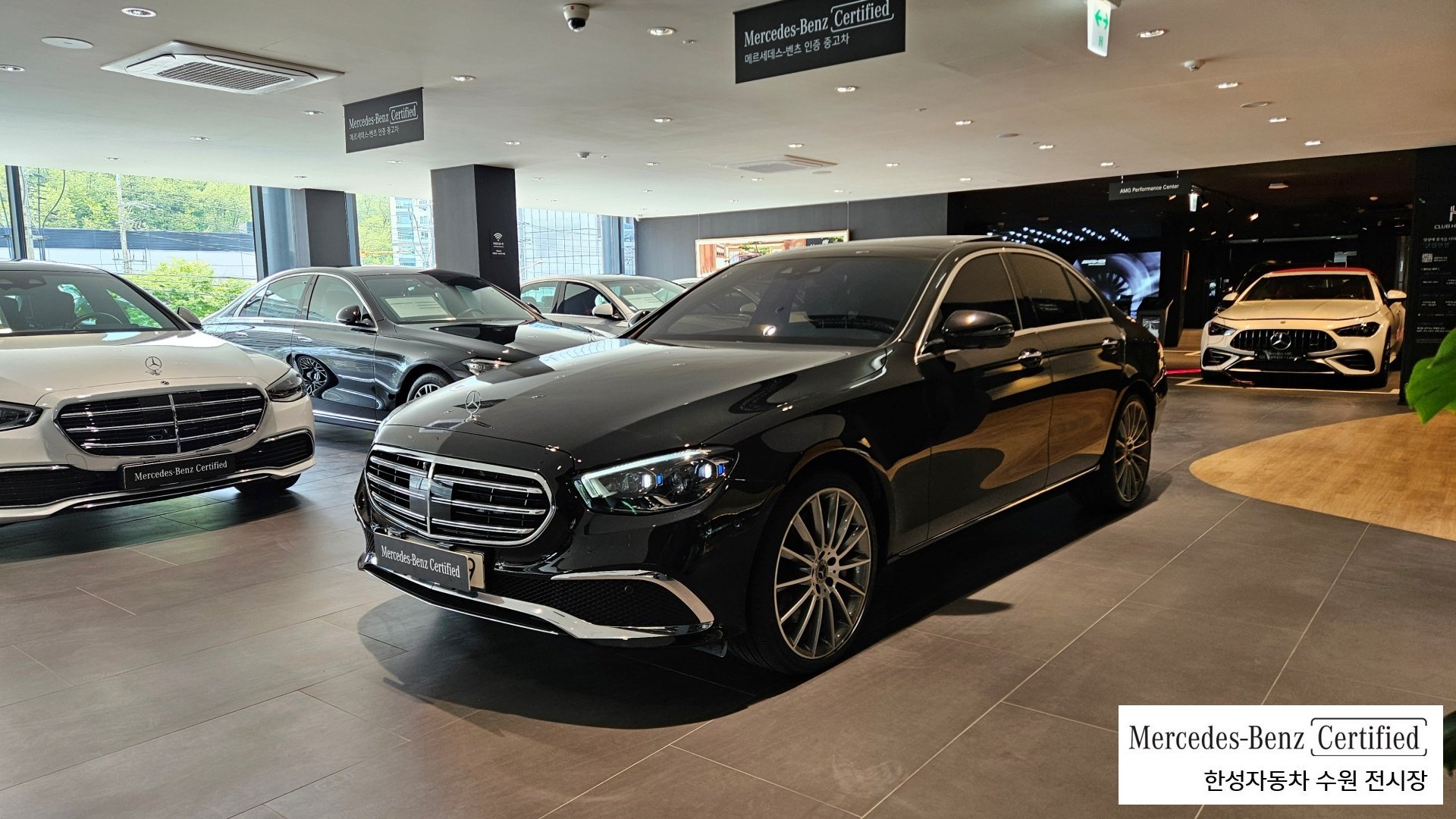 MERCEDES-BENZ E-CLASS - View 1