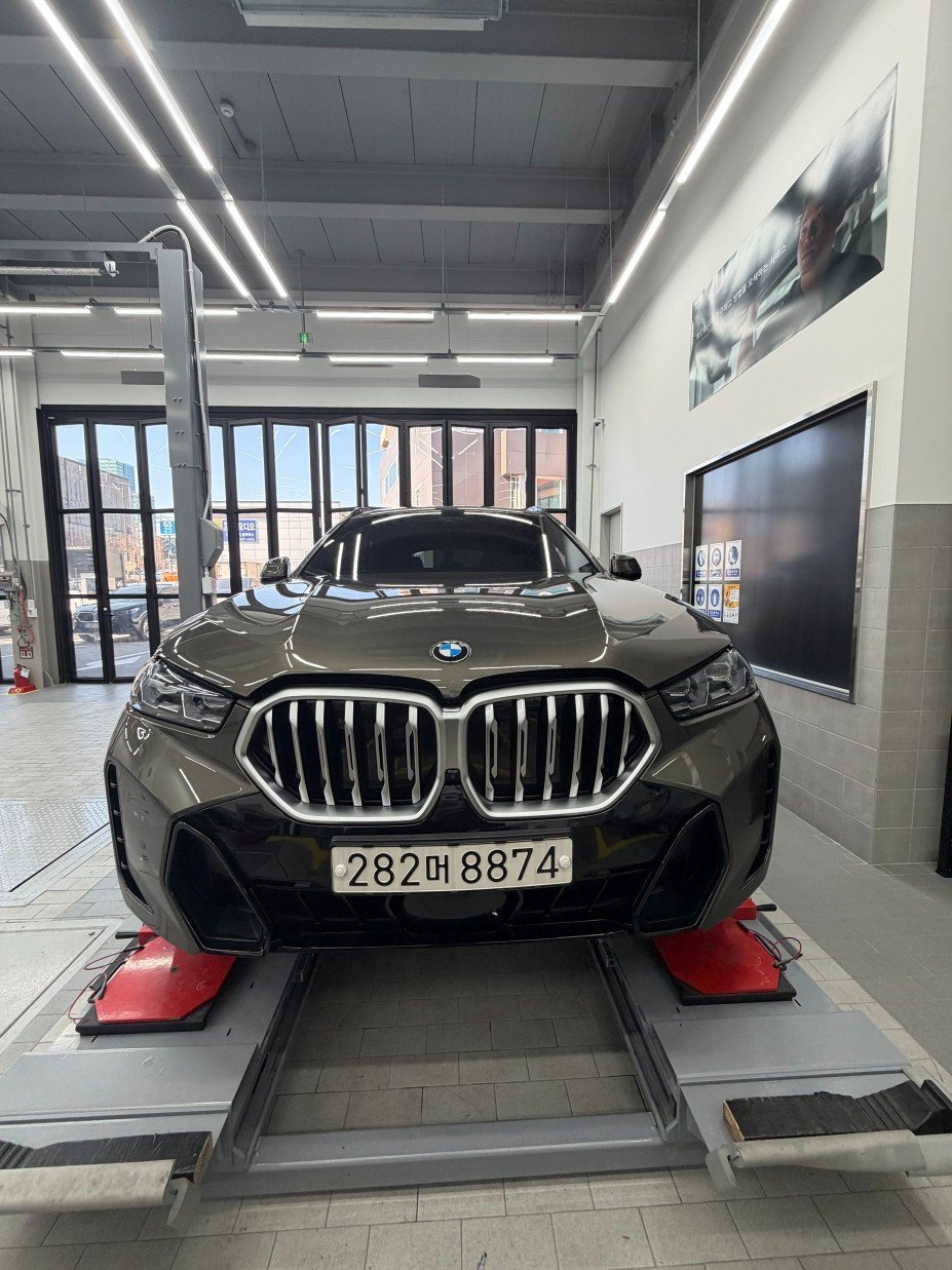 BMW X6 - View 1