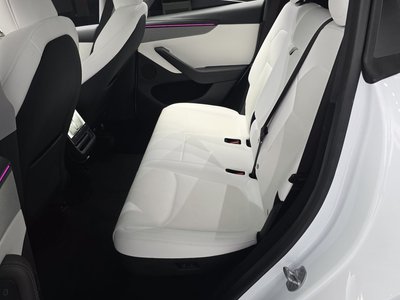 2025 Tesla MODEL Y — миниатюра 18